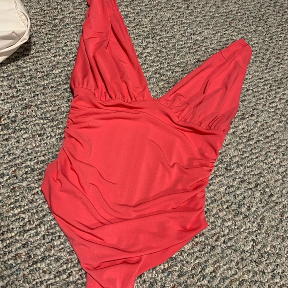 NWT plunging ruched bodysuit - Picture 2 of 4